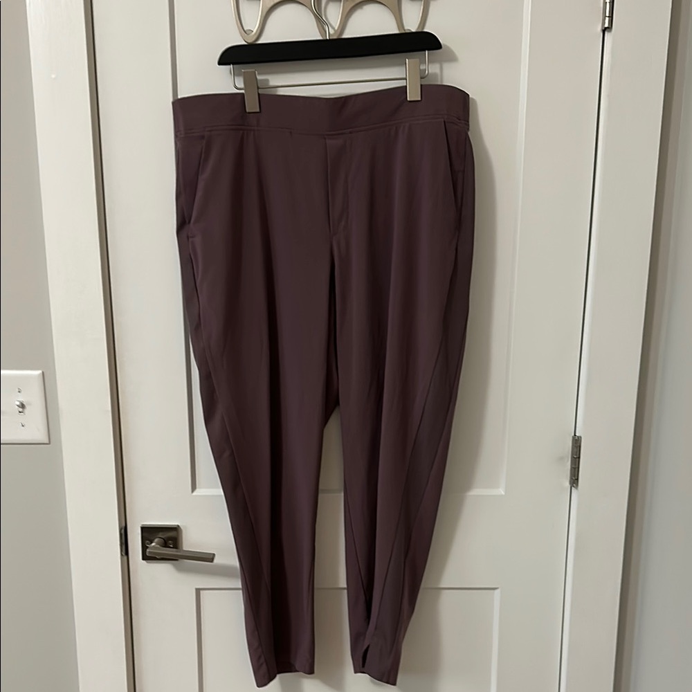 Women’s Athleta Brooklyn pants mauve